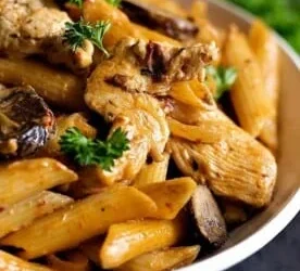 Adobo pasta sa svinjskim mesom – 190 RSD